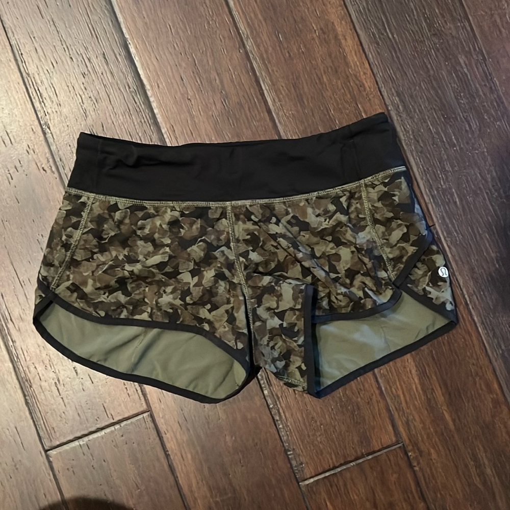 EUC Lululemon Run: Speed Short *4-way Stretch Mystic Jungle Fatigue